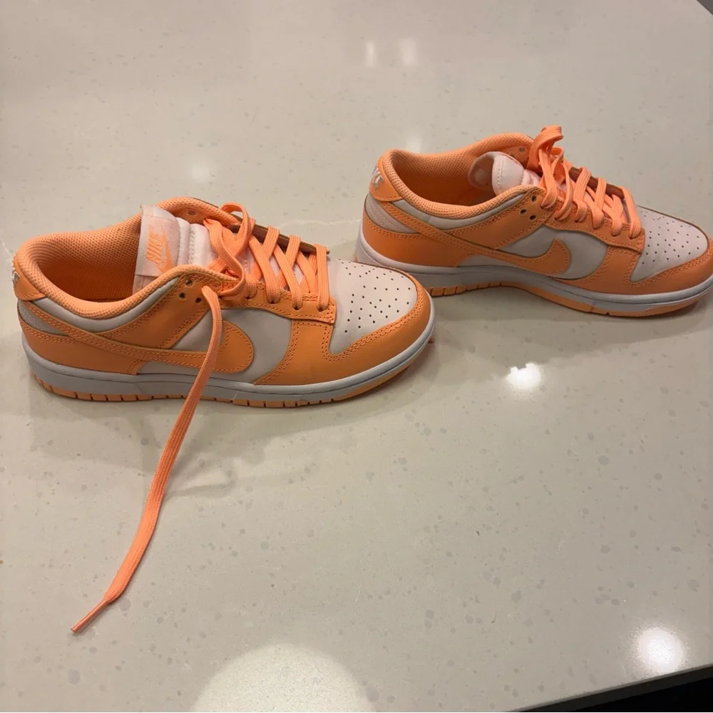 Nike Women’s Low-Top Dunk Sneakers in Orange Cream Peach Size 8 Brand New - Picture 3 of 8